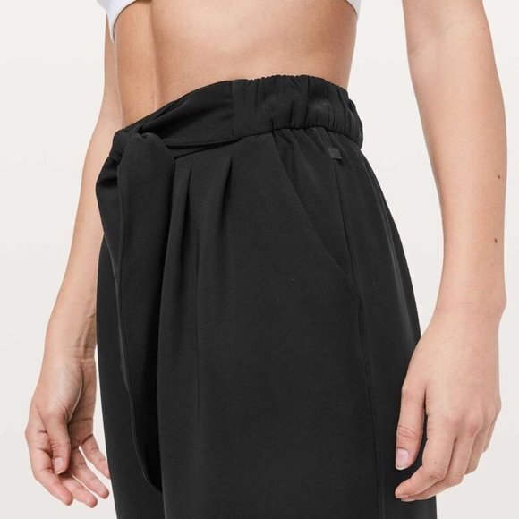 Lululemon Noir Crop Black Women 4 EUC Tie Front Pant Pockets Stretch On the Move - Picture 16 of 16